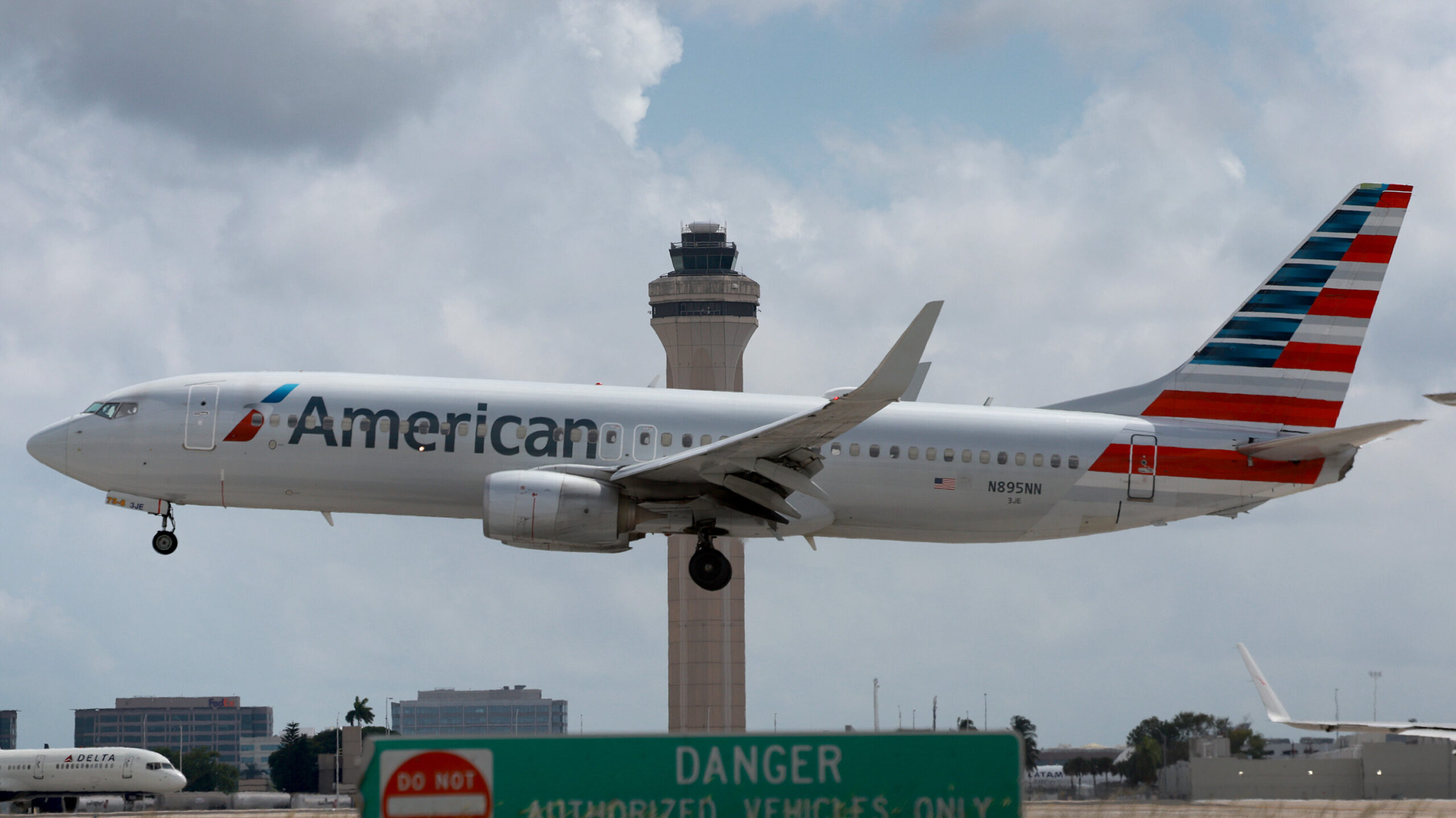 Flight Cuts During Shutdown: What Travelers Must Know