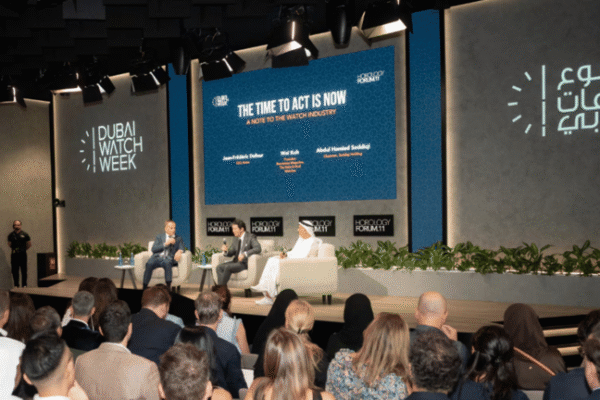 Rolex Resists Retail Shift Amid Market Turmoil