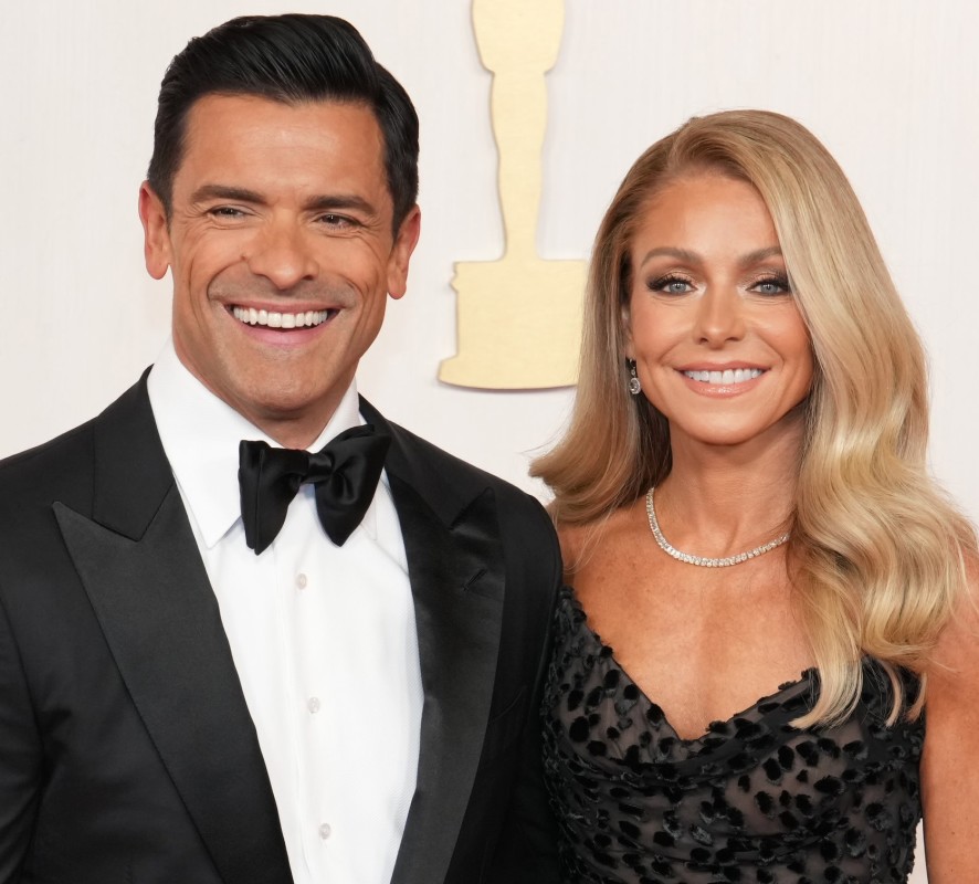 Kelly Ripa Teases Mark Consuelos’ Scream 7 Secrets